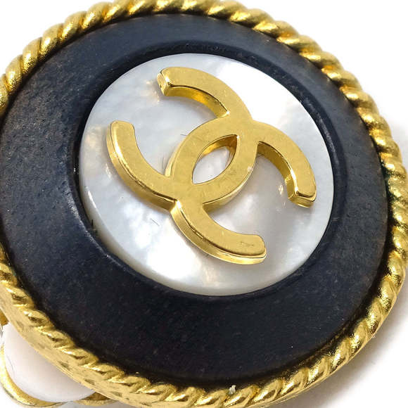 CHANEL 1994 Mother of Pearl Rope Edge Earrings 123275 - Picture 2 of 4